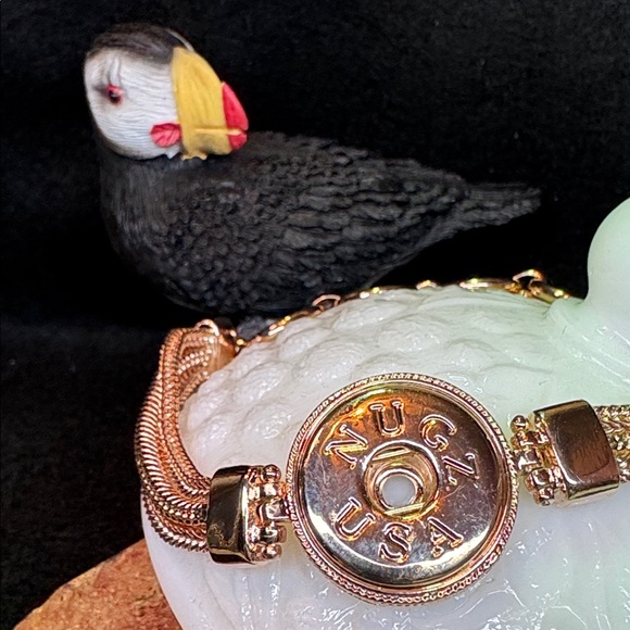 NUGZ USA Rose Goldtone Rope Style Single 20mm Snap Bracelet with Toggle Clasp - Picture 1 of 8